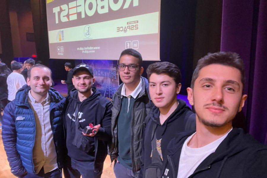Mühendislik öğrencilerimiz Romanya'da Robot Yarışması'nda
